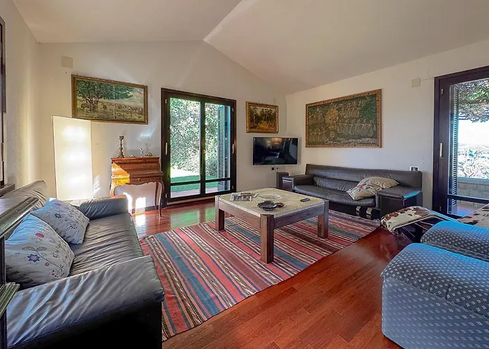 Villa Marchetti Straini *